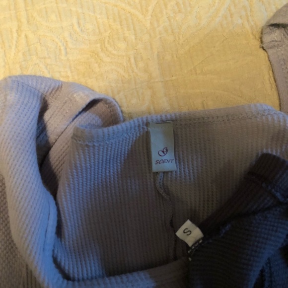 Top - Picture 2 of 2